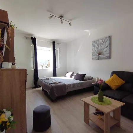 Anne Lejlighed Komiža